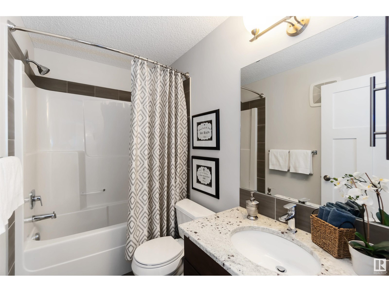 Photo 11 of 5321 Schonsee Dr Nw Nw, Edmonton AB