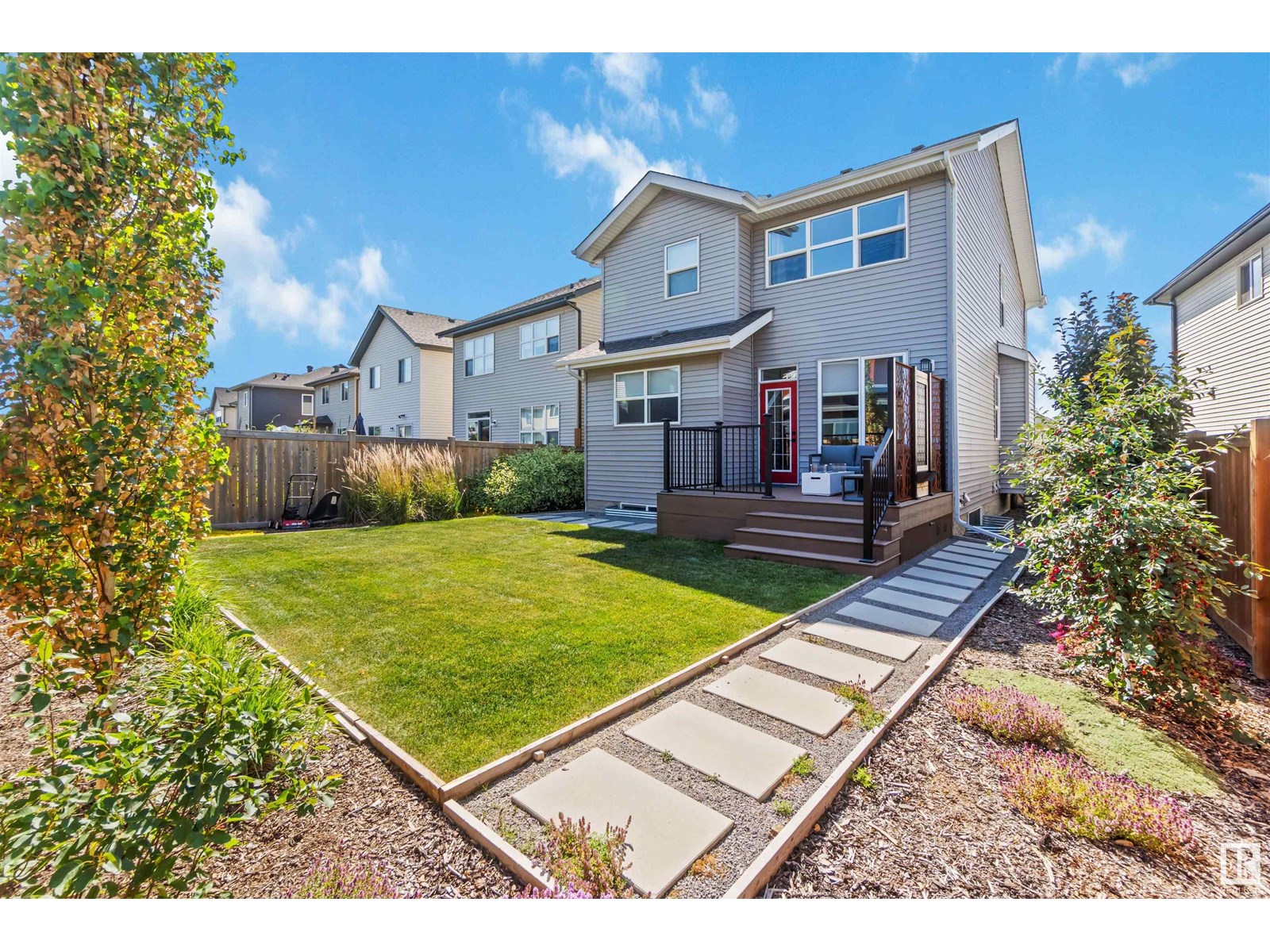 Photo 12 of 5321 Schonsee Dr Nw Nw, Edmonton AB