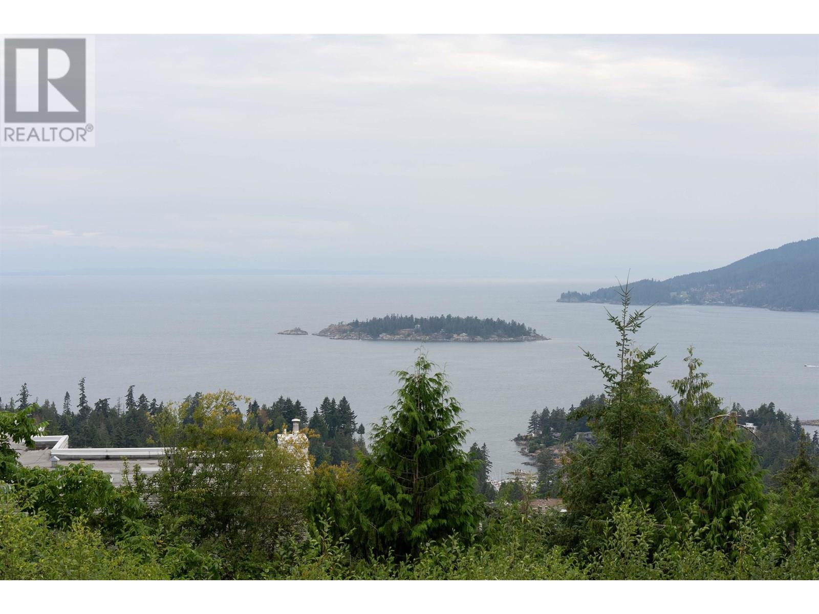 Photo 2 of 4783 Westwood Place, West Vancouver BC