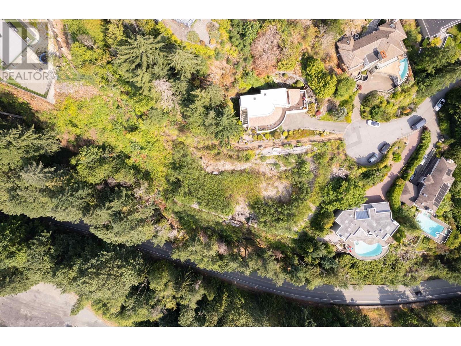 Photo 4 of 4783 Westwood Place, West Vancouver BC