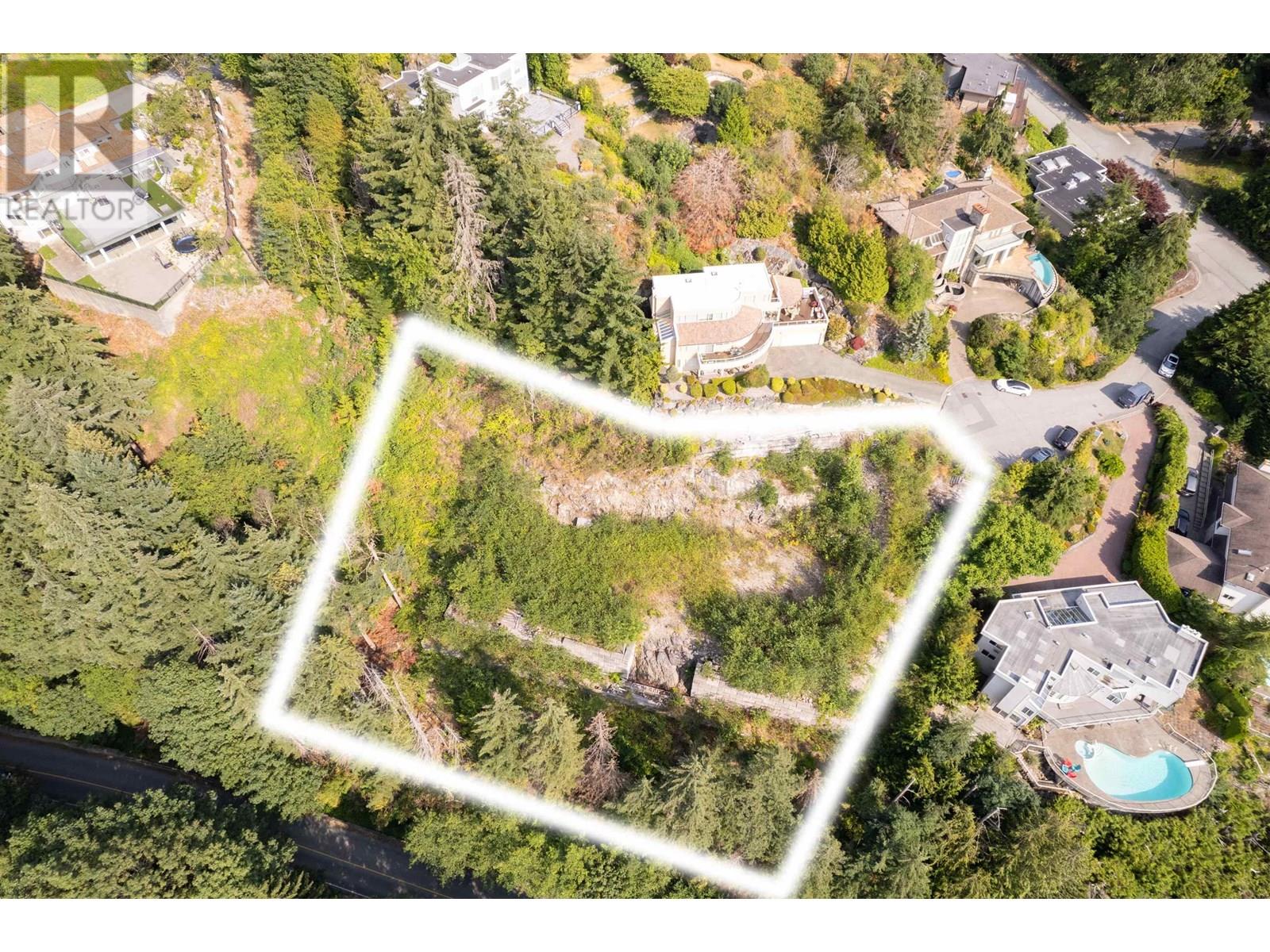 Photo 5 of 4783 Westwood Place, West Vancouver BC