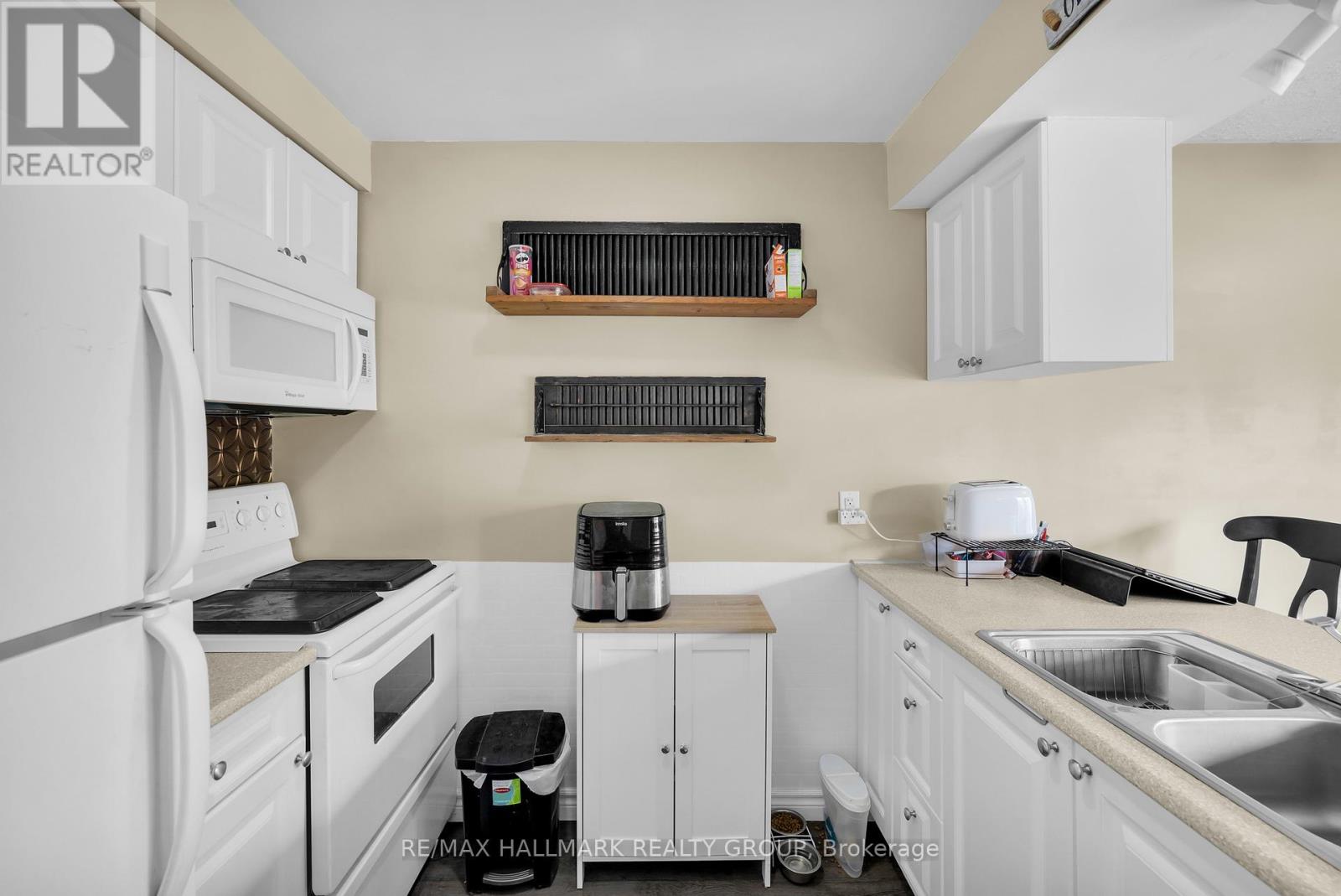 Photo 8 of 69 1231 Millwood Avenue, Brockville ON