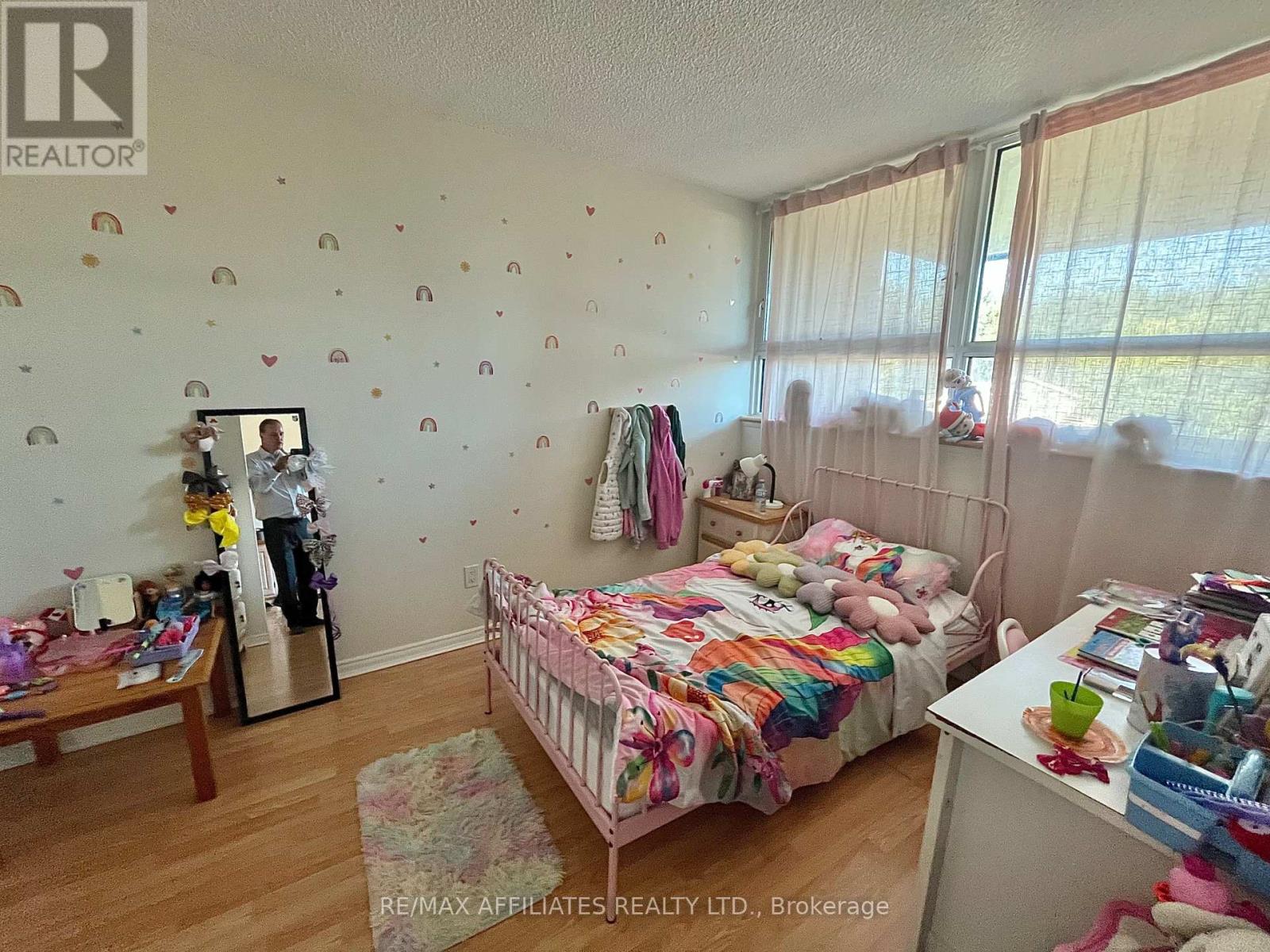 Photo 9 of 407 555 Brittany Drive, Ottawa ON