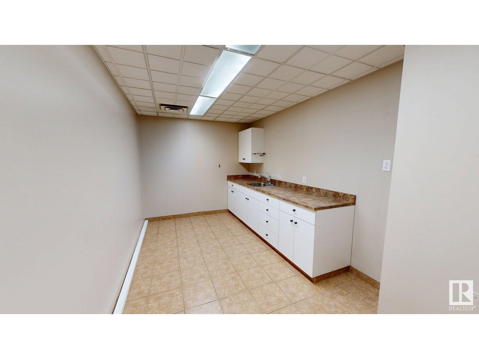 Photo 18 of 3 5211 50 St, Drayton Valley AB