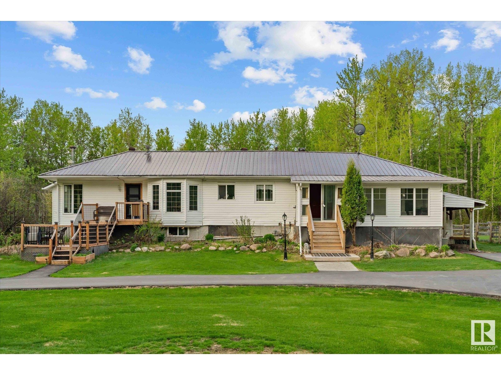 Photo 2 of 4 54113 Rge Road 13, Rural Parkland County AB