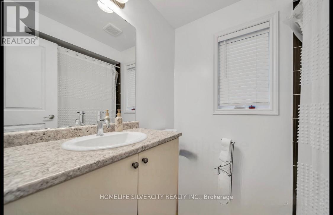 Photo 3 of 32 Mackenzie Street, Southgate ON