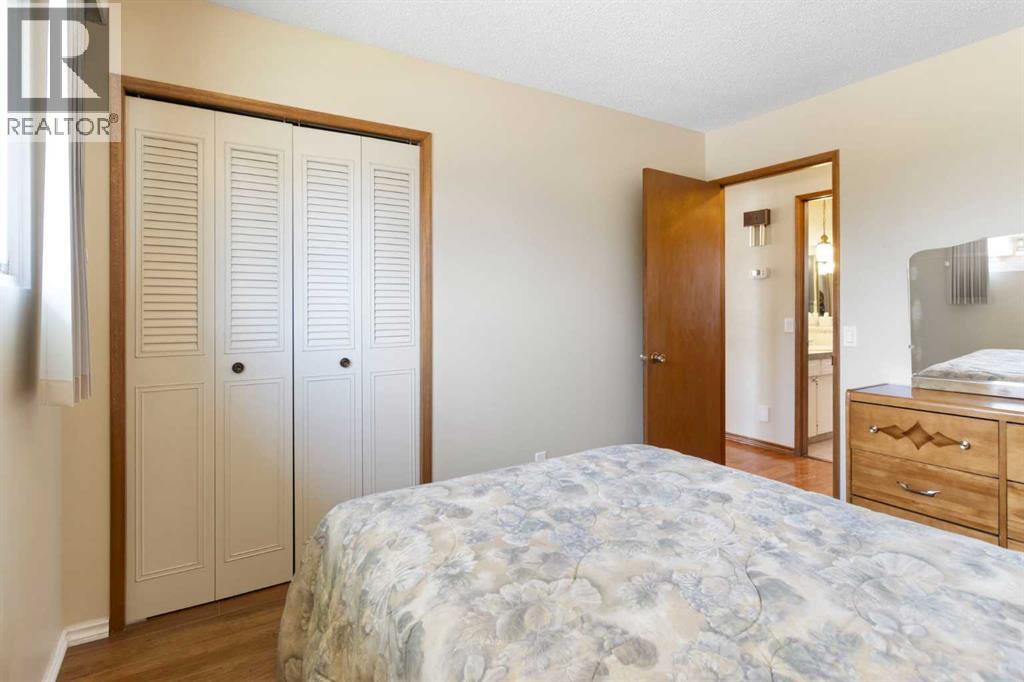 Photo 13 of 5003 Vantage Crescent Nw, Calgary AB