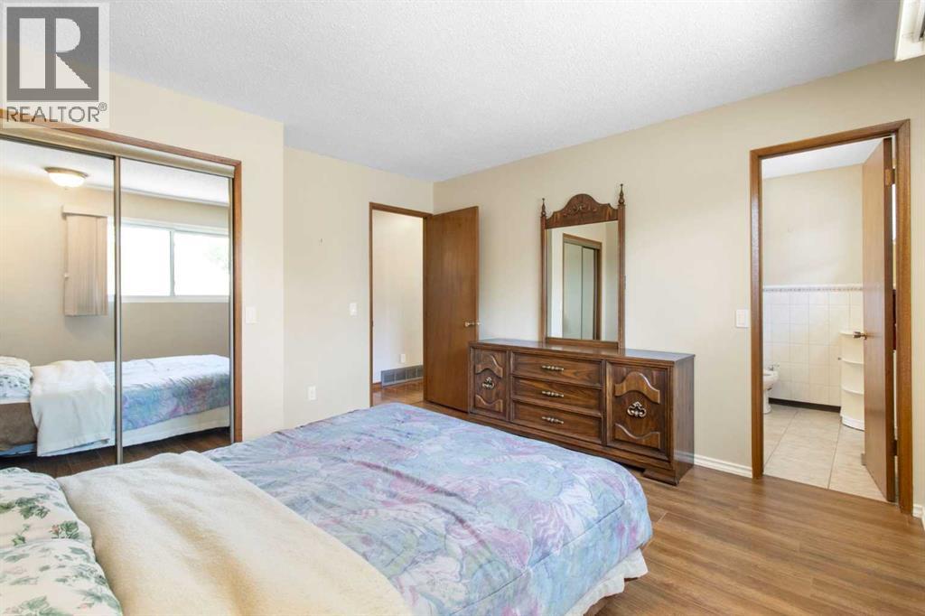 Photo 18 of 5003 Vantage Crescent Nw, Calgary AB