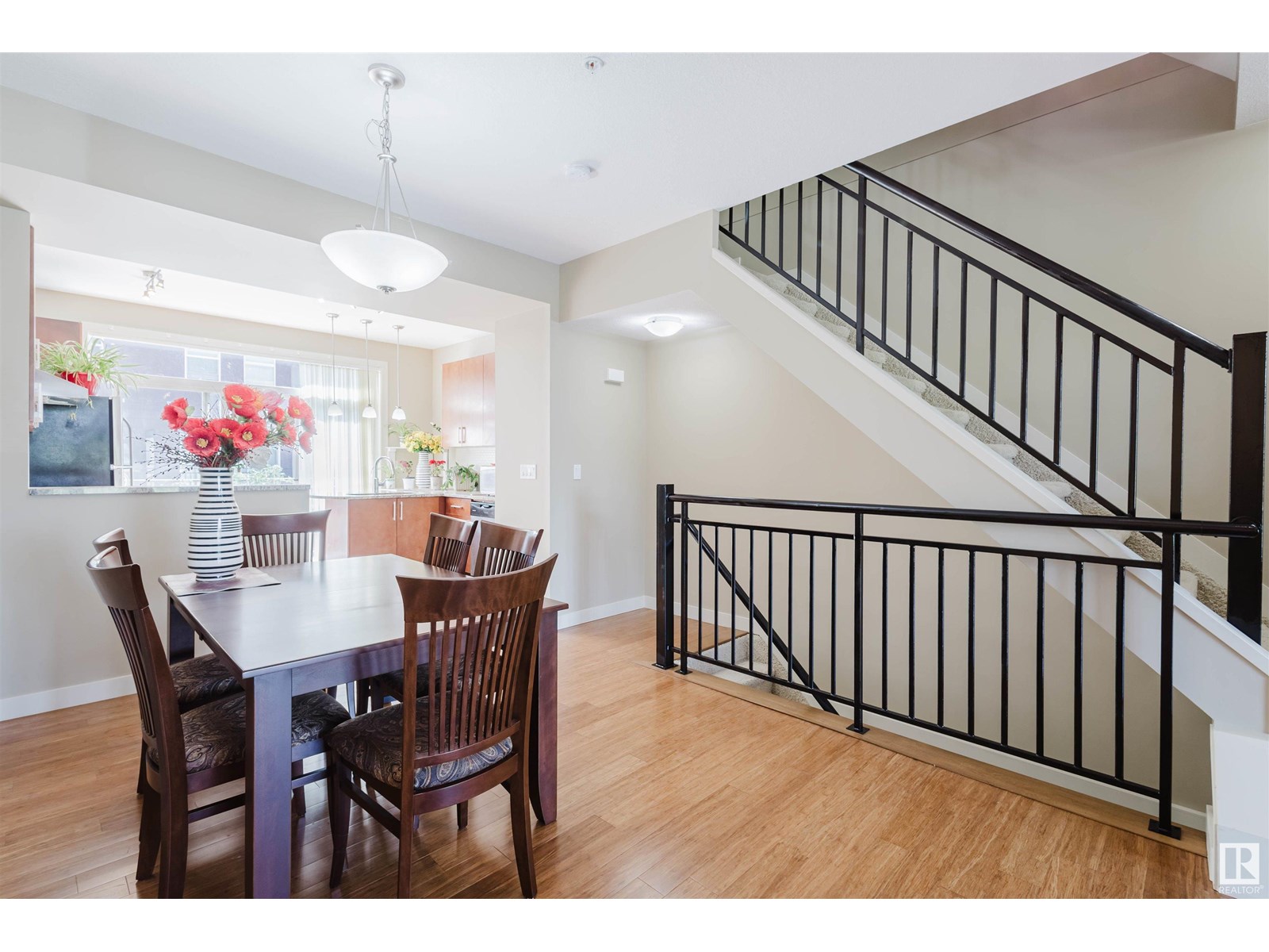 Photo 10 of 1633 Cunningham Wy Sw, Edmonton AB