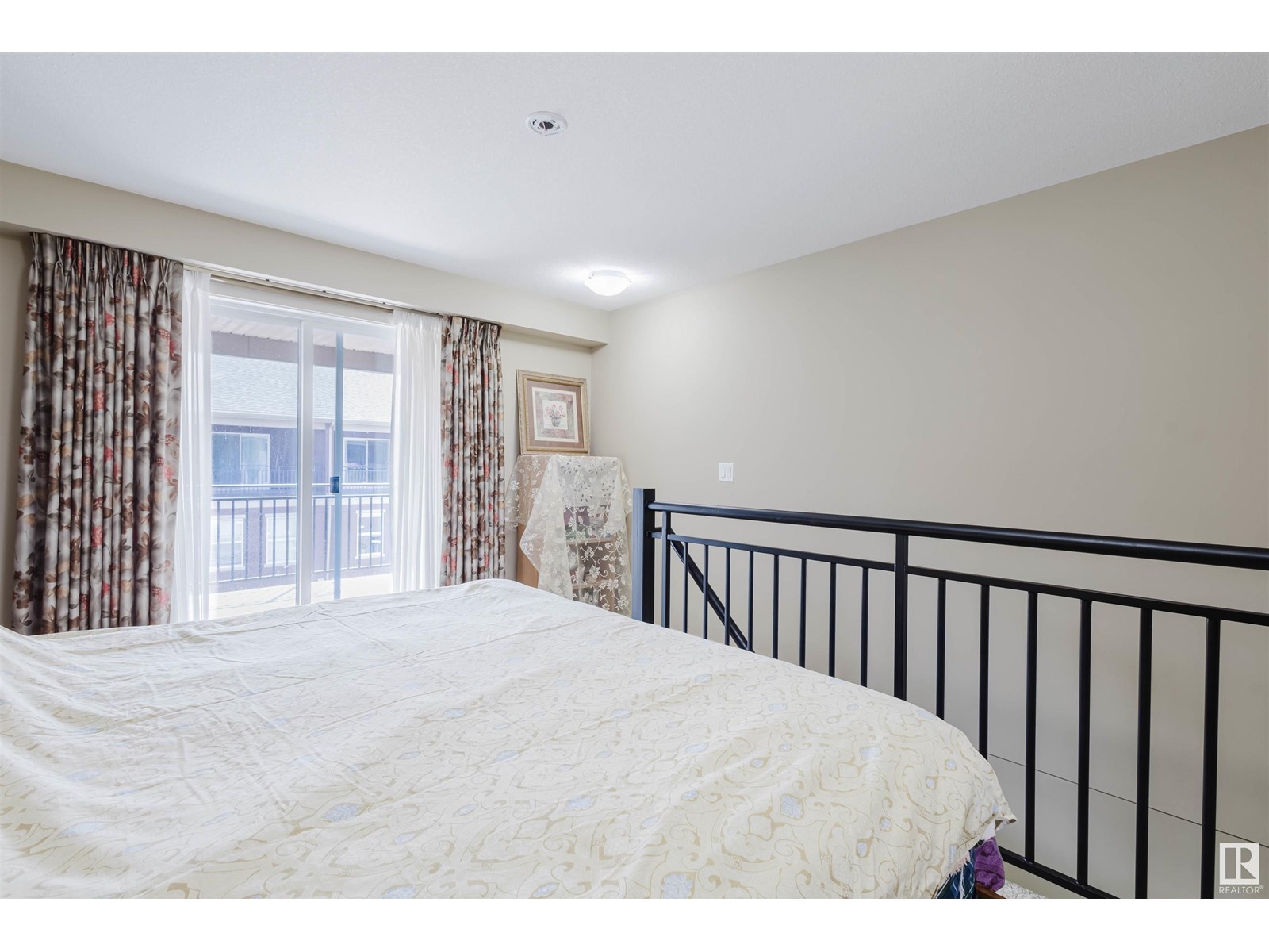 Photo 6 of 1633 Cunningham Wy Sw, Edmonton AB
