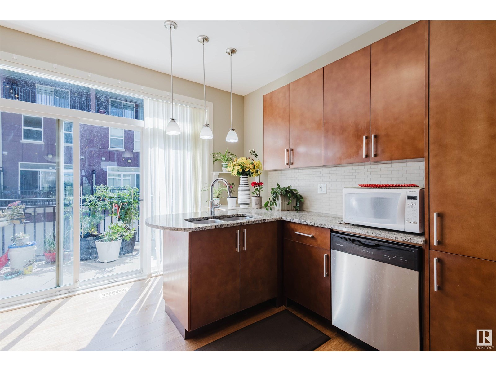 Photo 19 of 1633 Cunningham Wy Sw, Edmonton AB