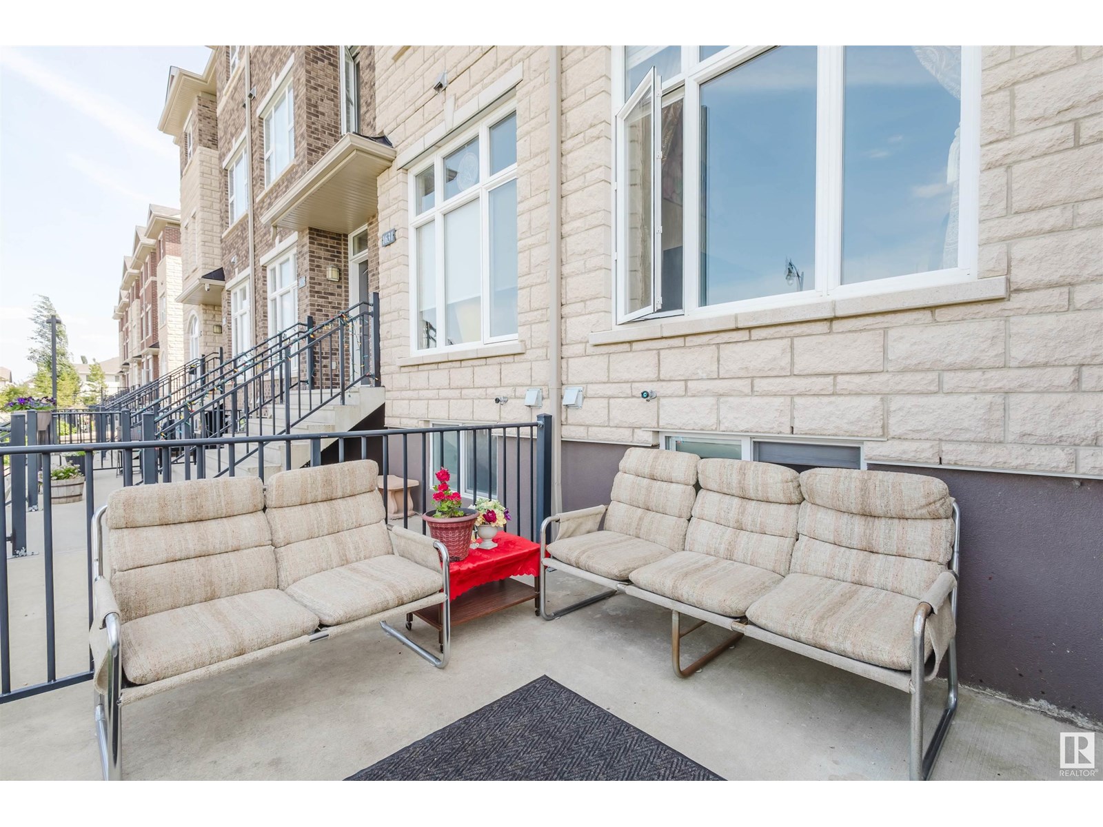 Photo 13 of 1633 Cunningham Wy Sw, Edmonton AB