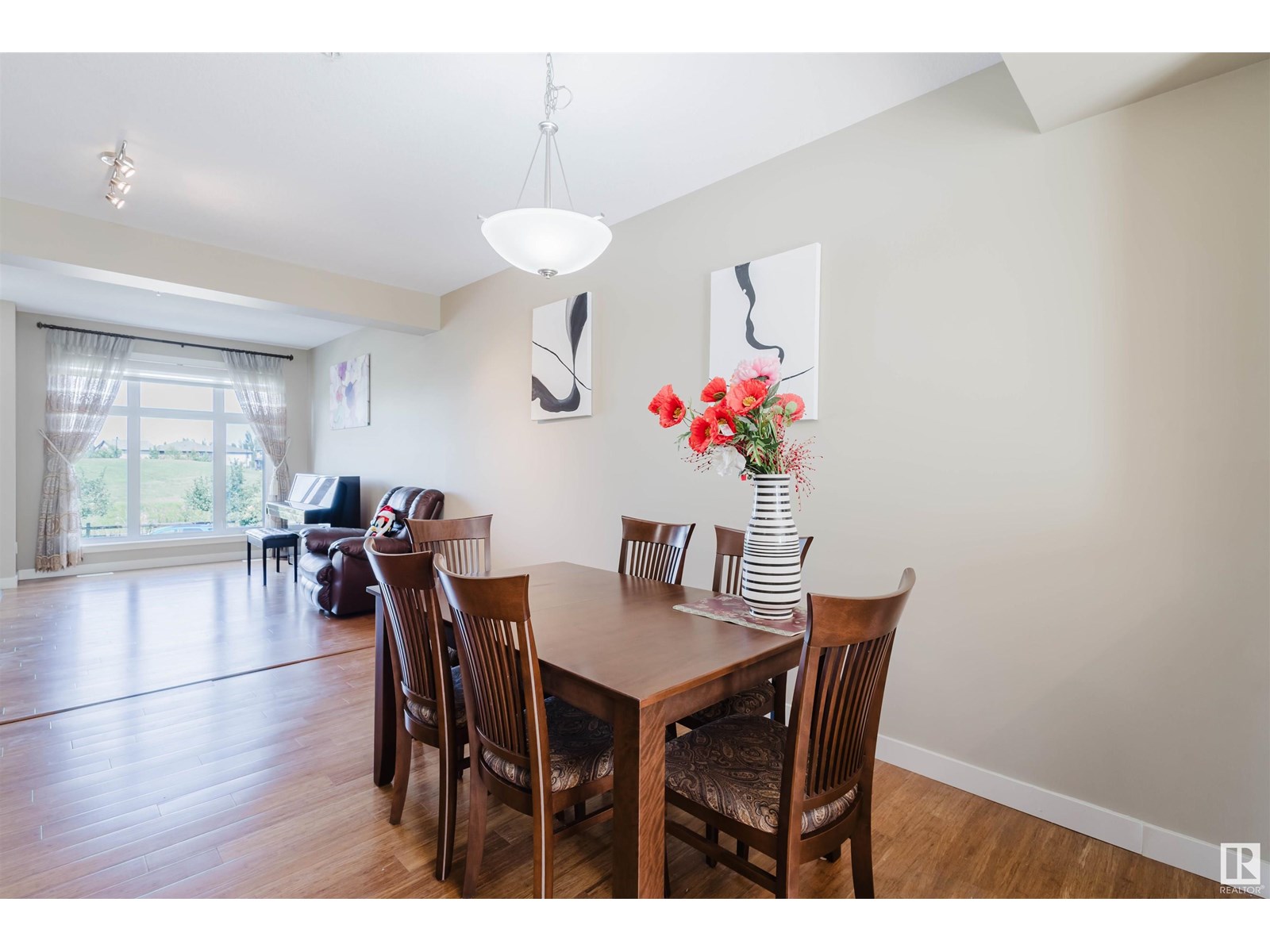 Photo 18 of 1633 Cunningham Wy Sw, Edmonton AB