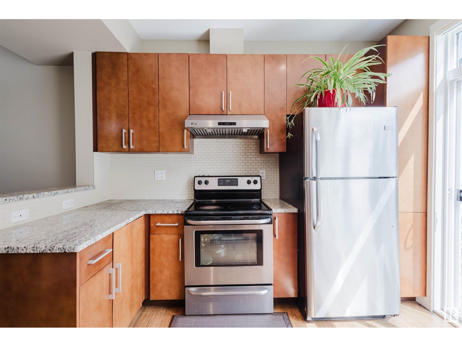 Photo 7 of 1633 Cunningham Wy Sw, Edmonton AB
