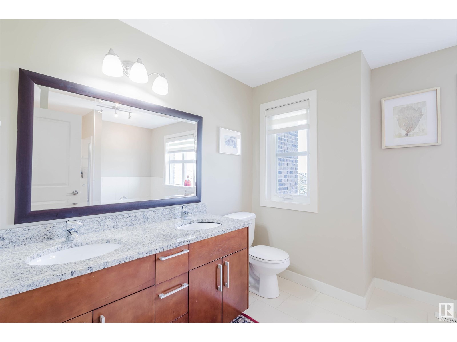 Photo 17 of 1633 Cunningham Wy Sw, Edmonton AB