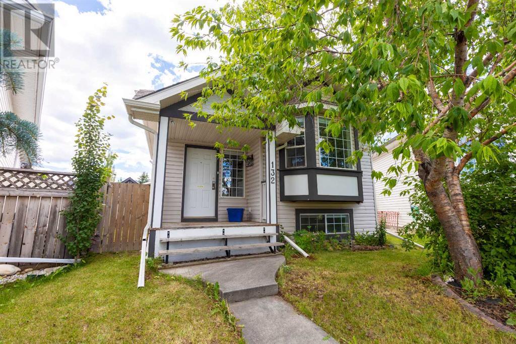 132 Erin Circle SE, Calgary, Alberta