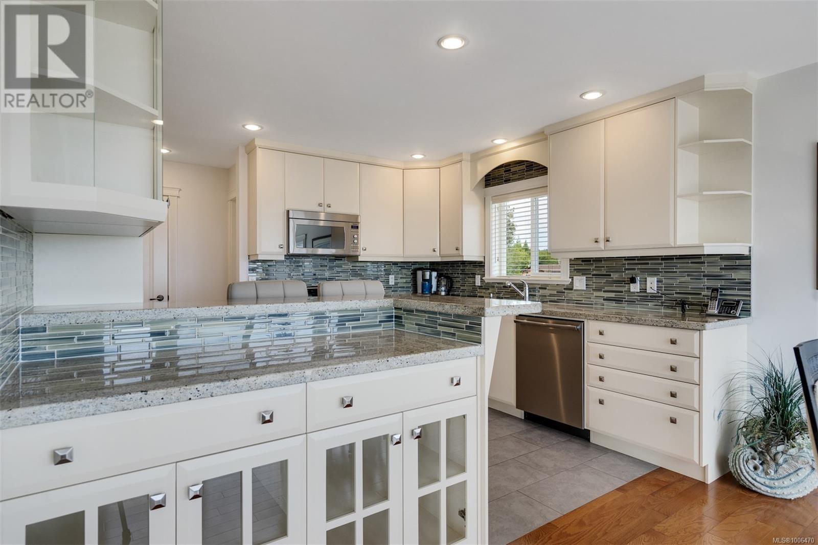 Photo 15 of 3325 Aloha Ave, Colwood BC