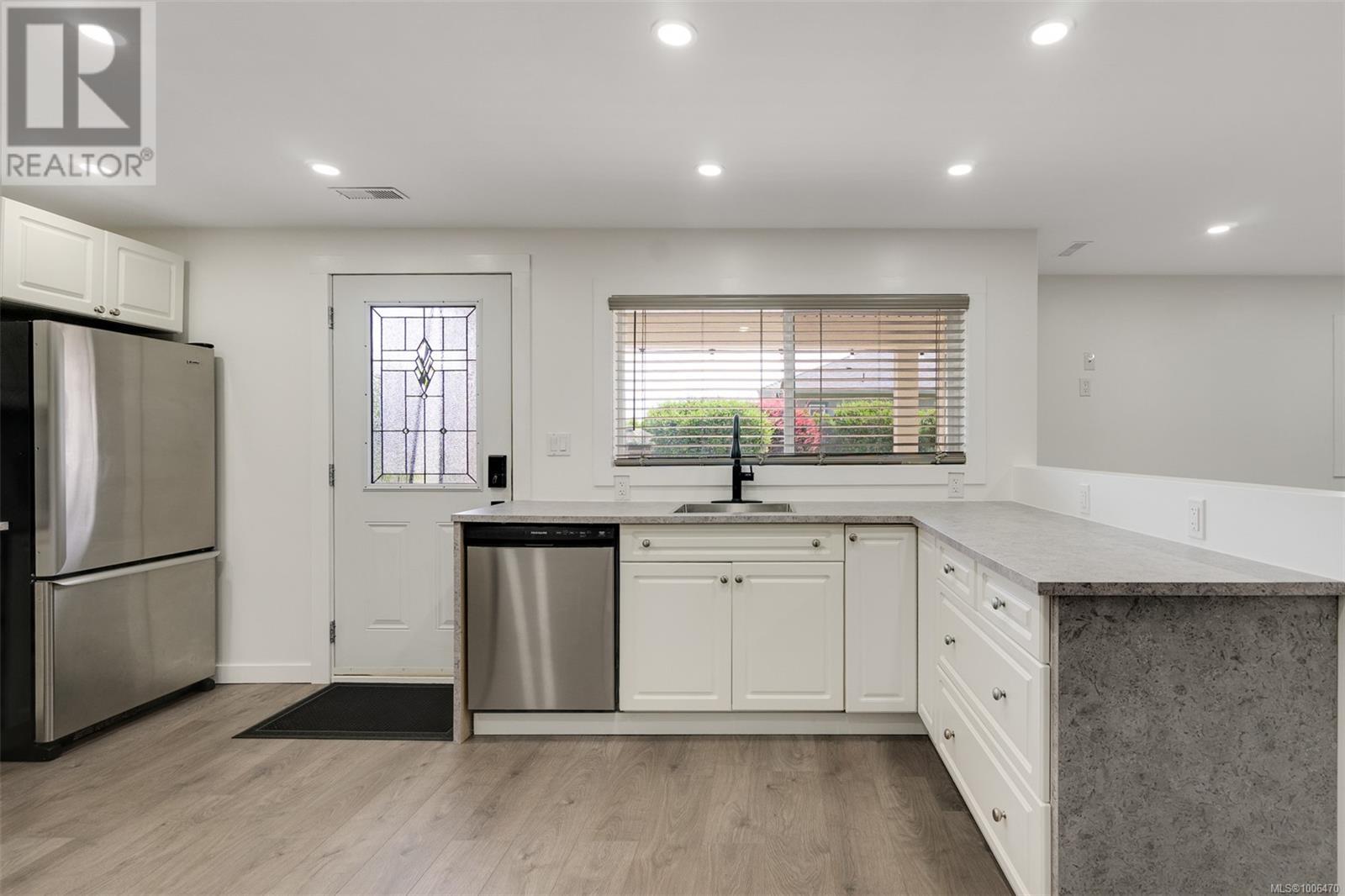 Photo 22 of 3325 Aloha Ave, Colwood BC