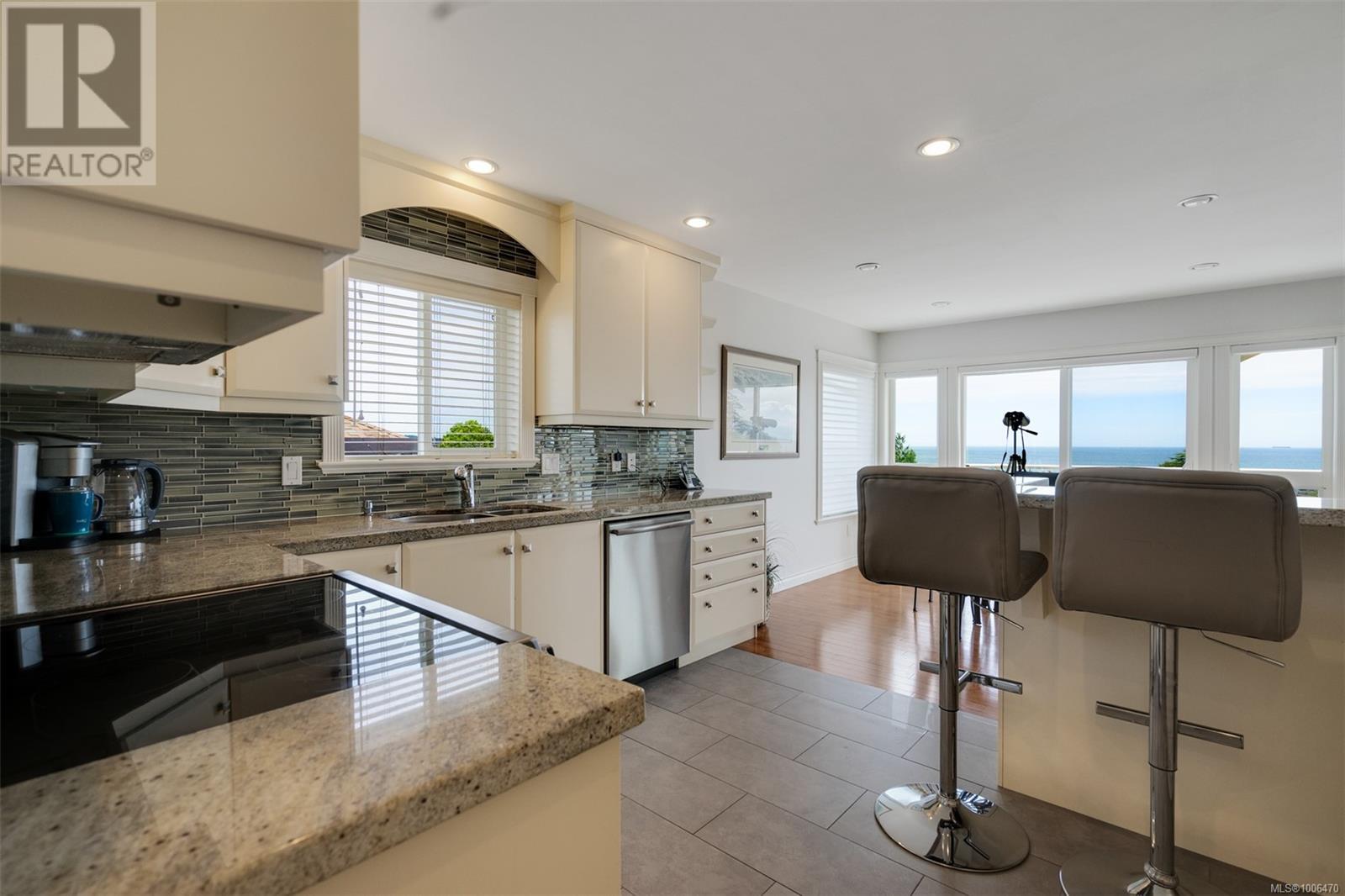 Photo 41 of 3325 Aloha Ave, Colwood BC