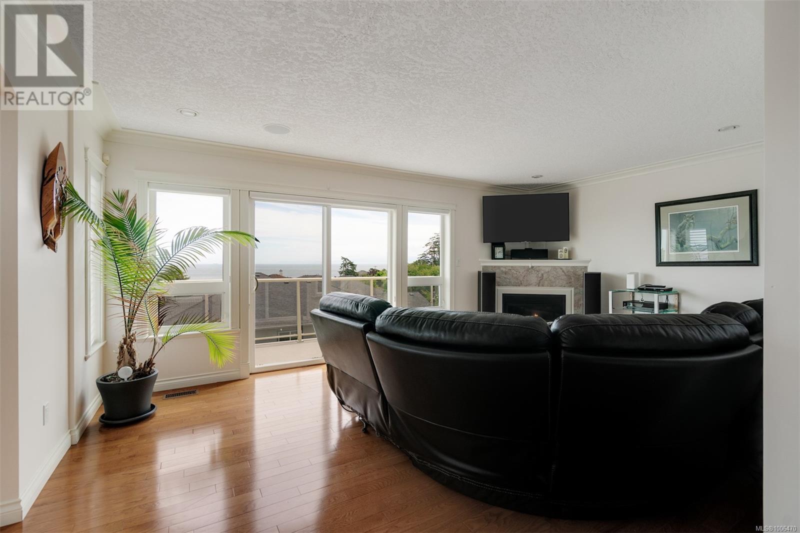 Photo 8 of 3325 Aloha Ave, Colwood BC