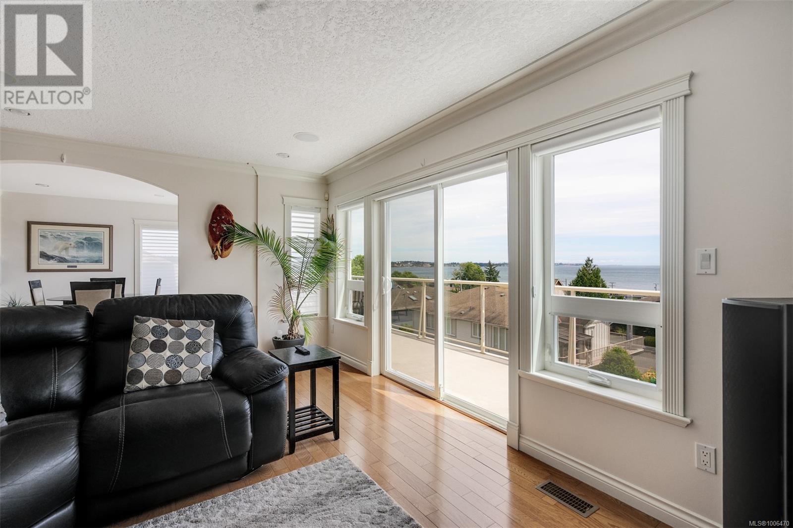 Photo 1 of 3325 Aloha Ave, Colwood BC