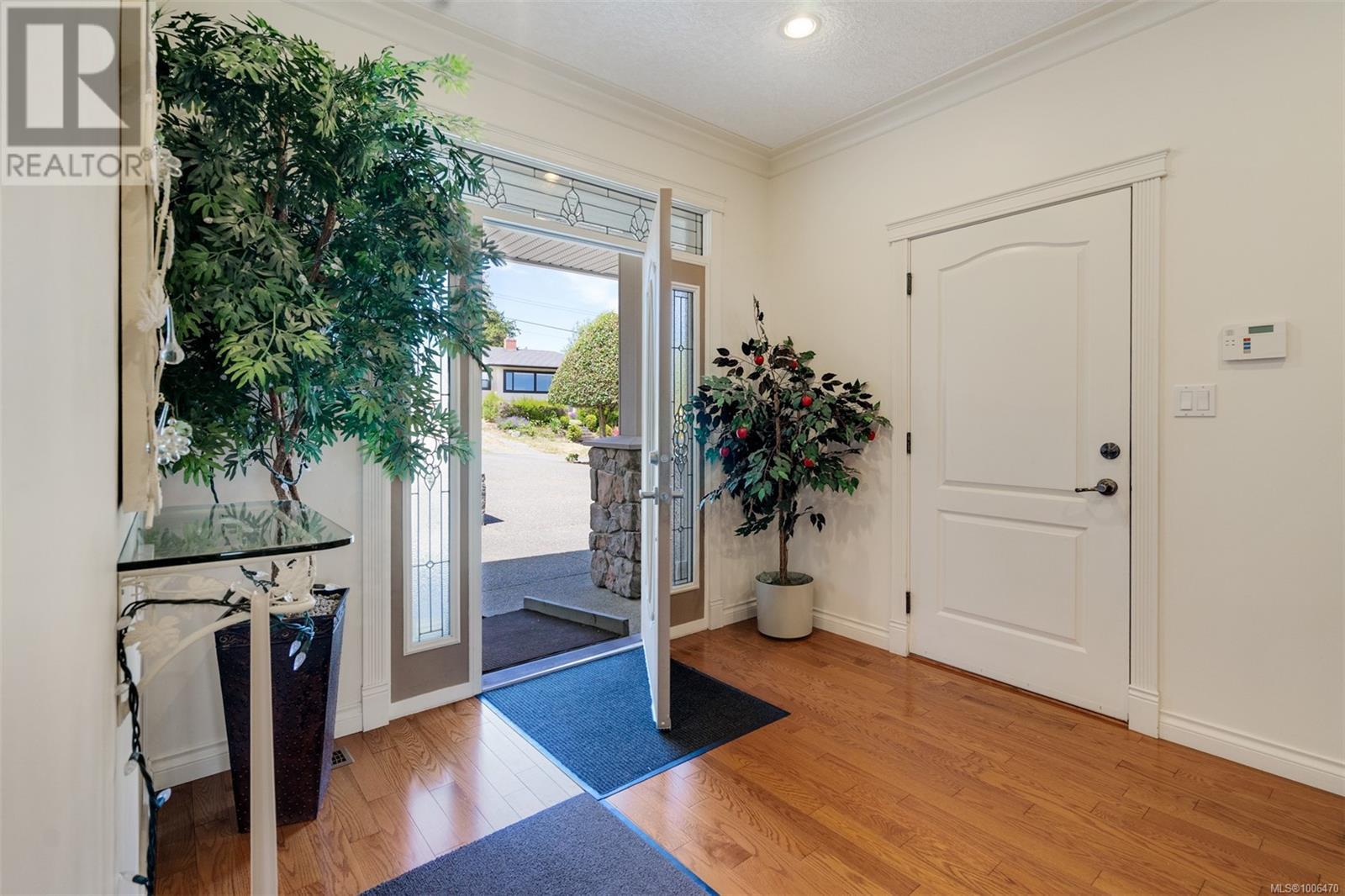 Photo 4 of 3325 Aloha Ave, Colwood BC