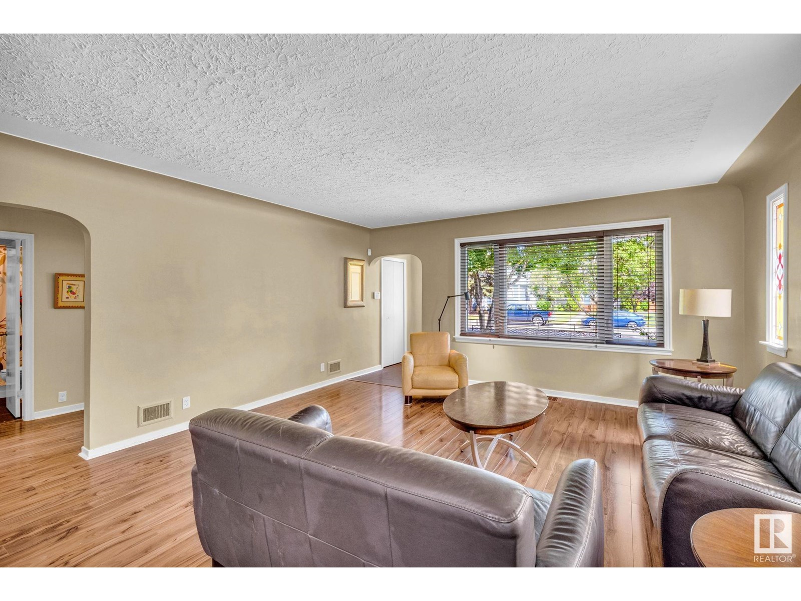 Photo 9 of 10950 117 St Nw, Edmonton AB