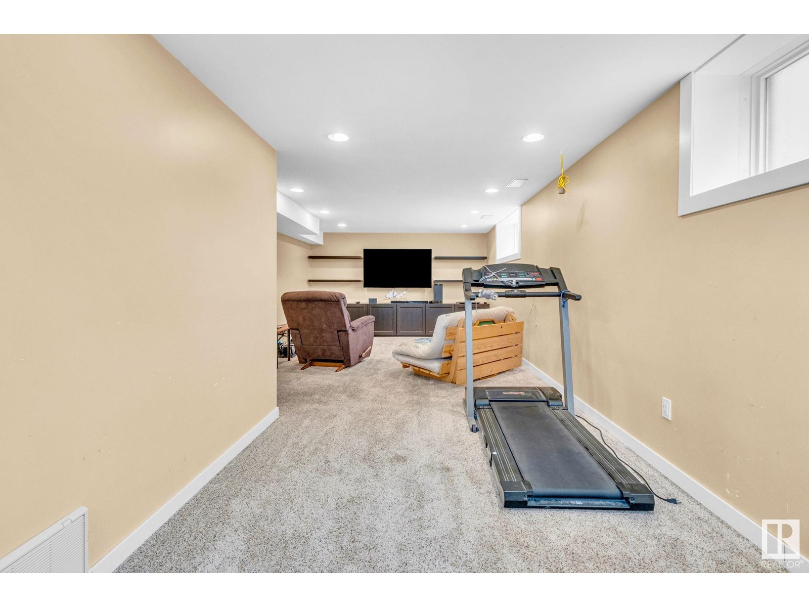 Photo 14 of 10950 117 St Nw, Edmonton AB