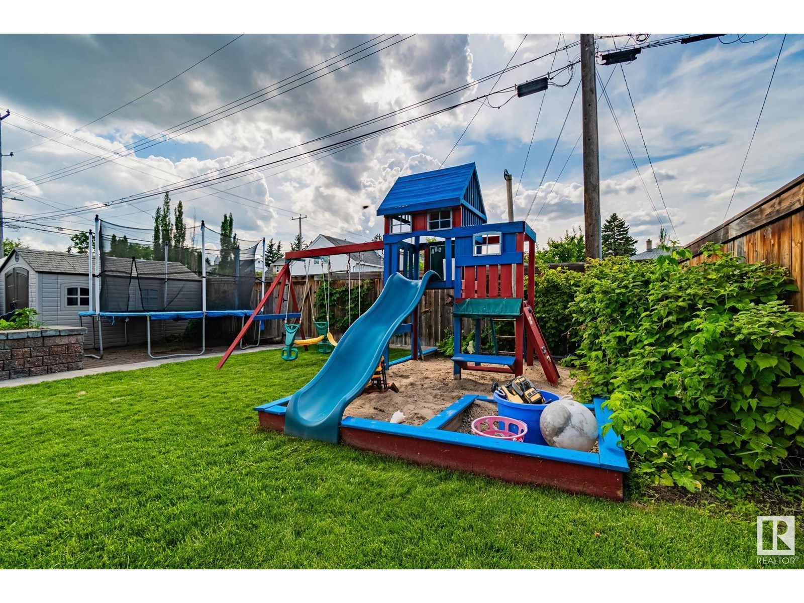 Photo 36 of 10950 117 St Nw, Edmonton AB
