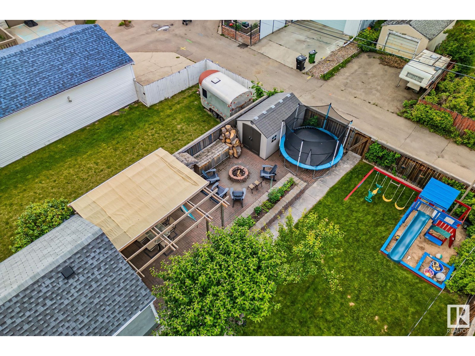 Photo 15 of 10950 117 St Nw, Edmonton AB