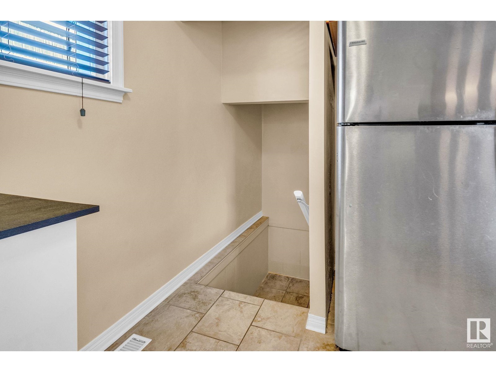 Photo 21 of 10950 117 St Nw, Edmonton AB