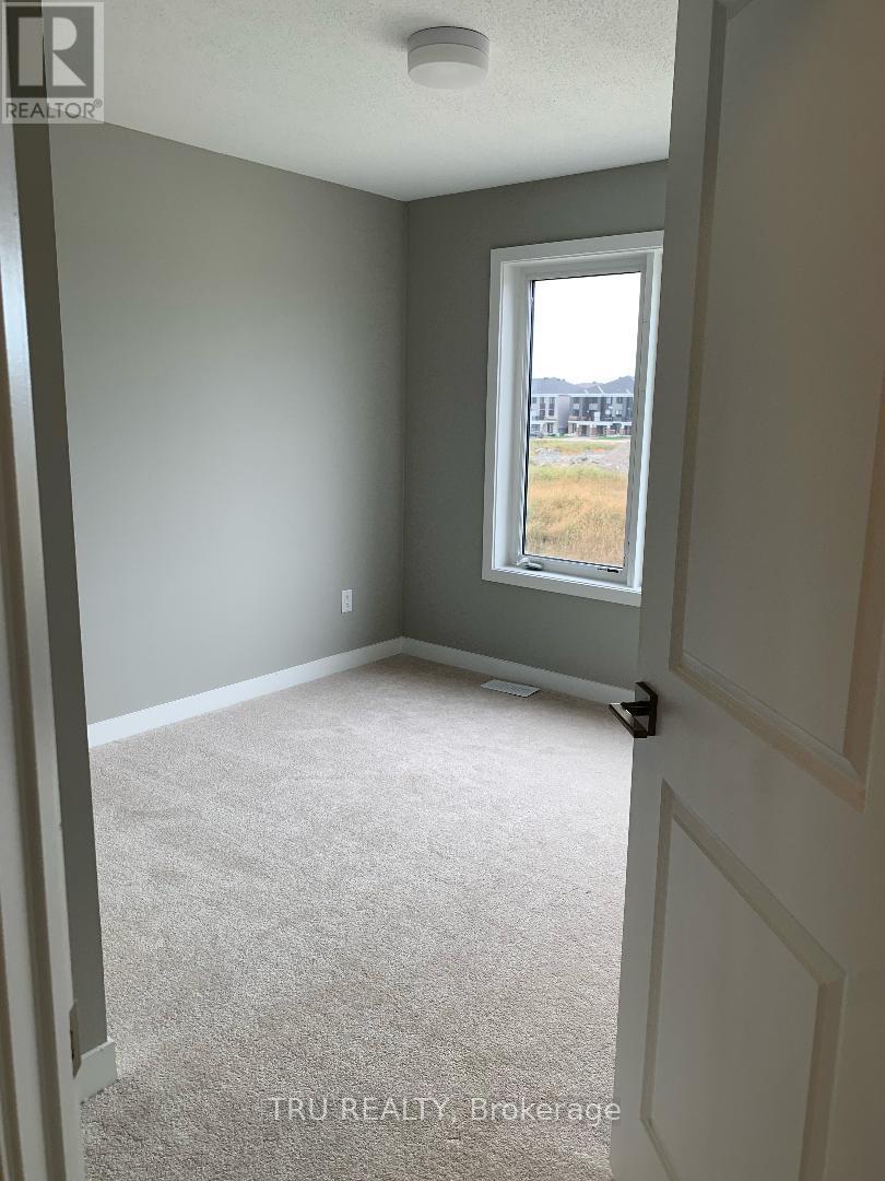 Photo 3 of 32 Limnos Lane N, Ottawa ON