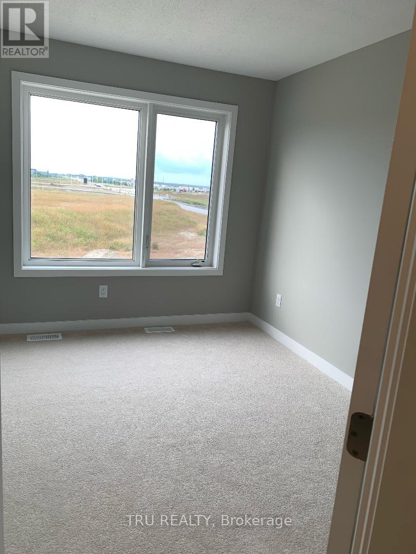 Photo 6 of 32 Limnos Lane N, Ottawa ON