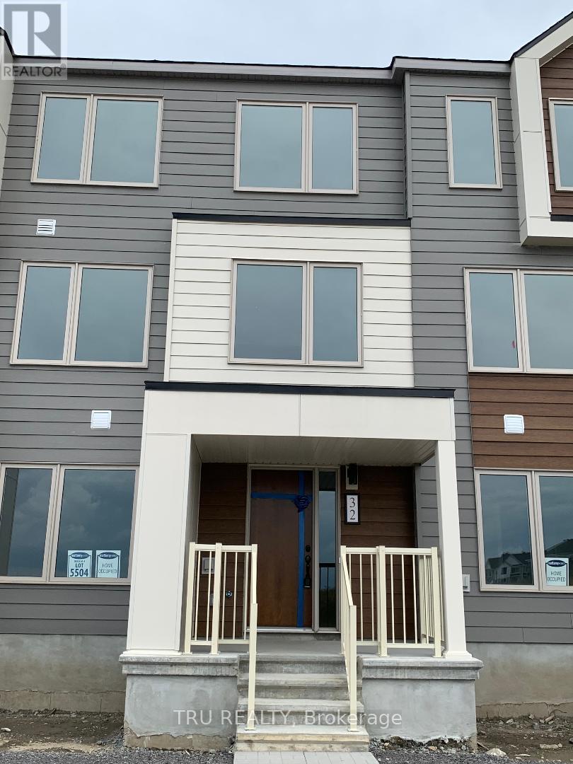Photo 12 of 32 Limnos Lane N, Ottawa ON