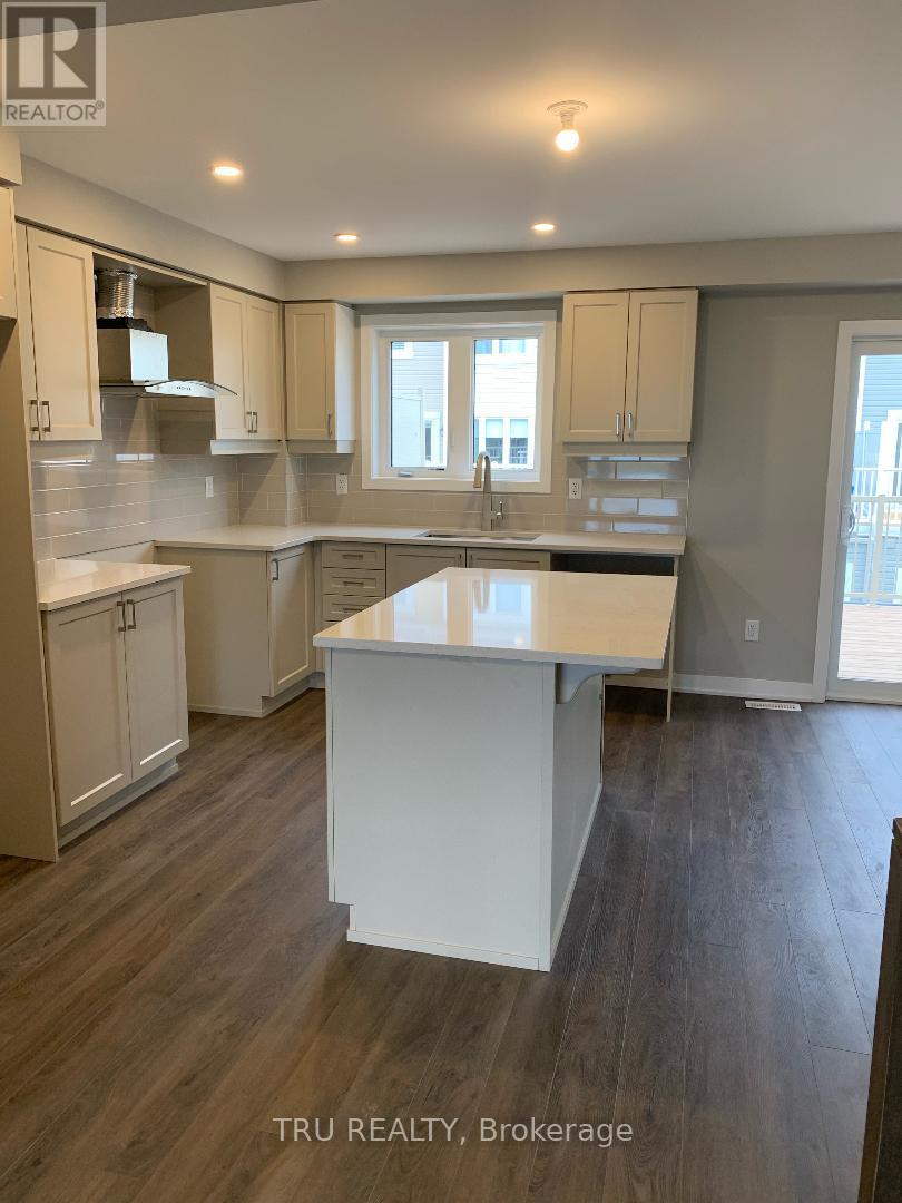 Photo 5 of 32 Limnos Lane N, Ottawa ON