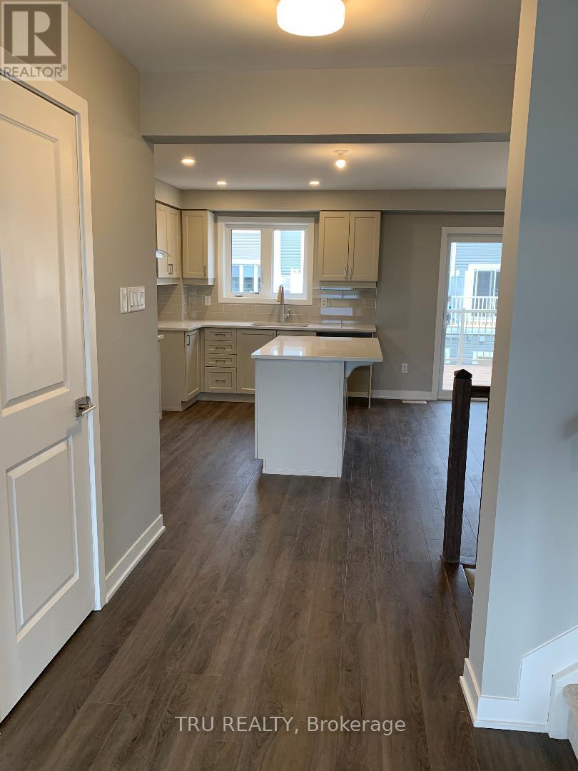 Photo 4 of 32 Limnos Lane N, Ottawa ON