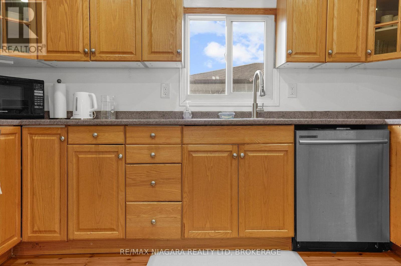 Photo 10 of 7 Bloomfield Avenue, St Catharines ON