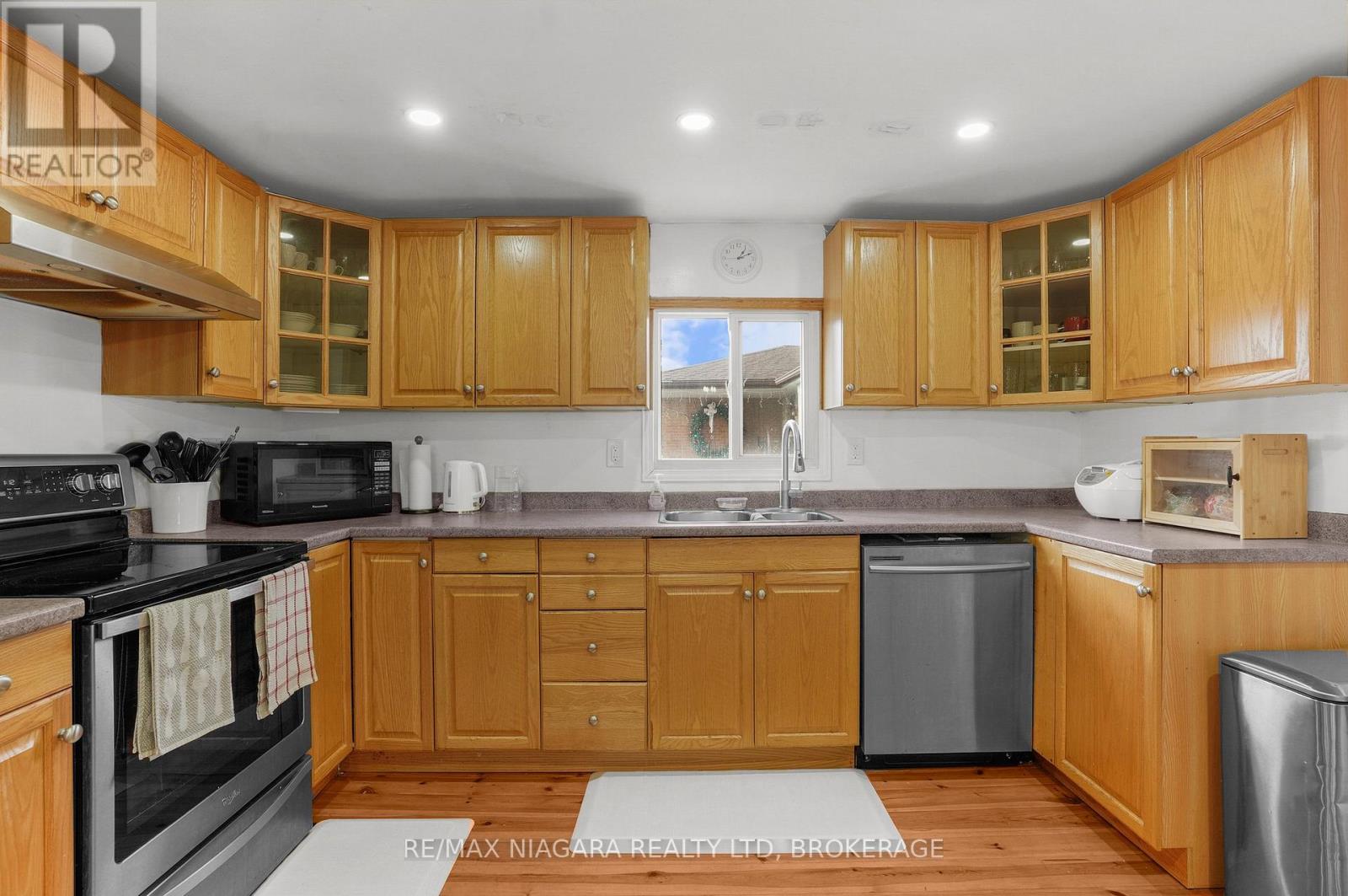 Photo 11 of 7 Bloomfield Avenue, St Catharines ON