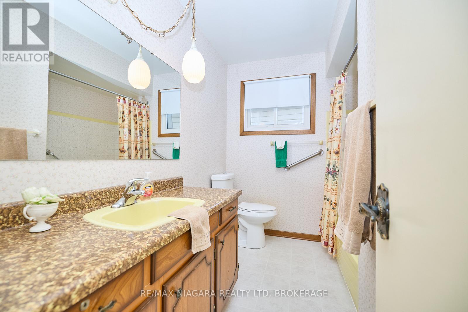 Photo 21 of 7040 Woodington Road, Niagara Falls ON