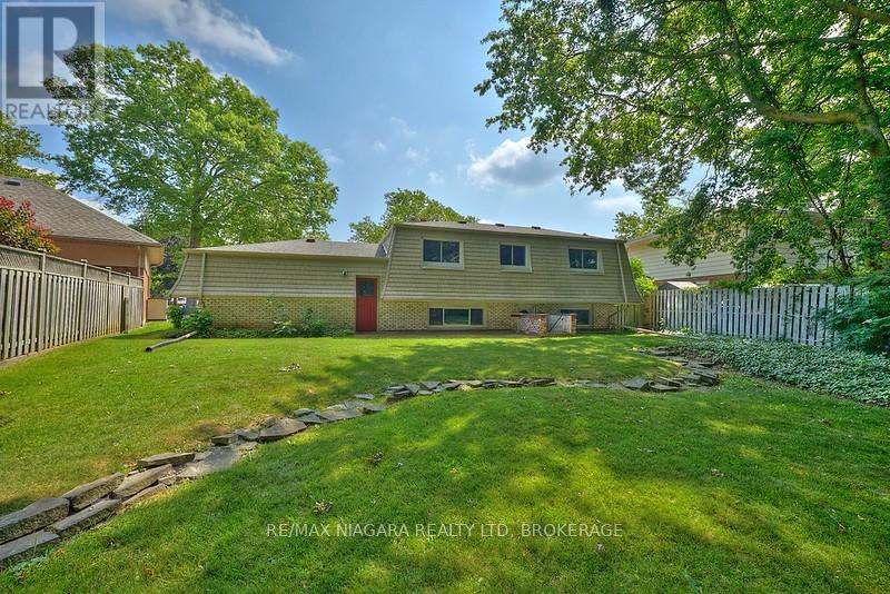 Photo 6 of 7040 Woodington Road, Niagara Falls ON