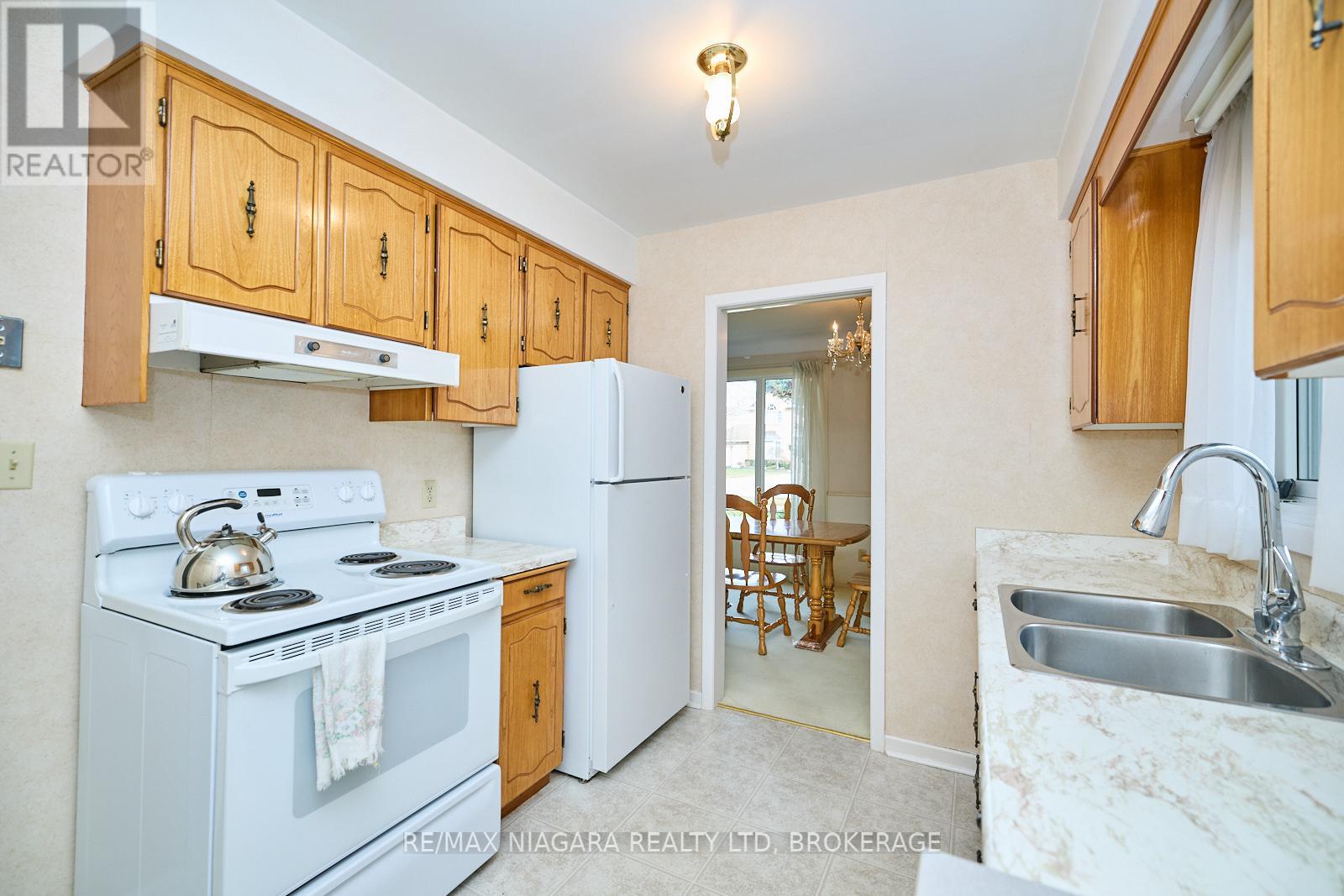 Photo 13 of 7040 Woodington Road, Niagara Falls ON