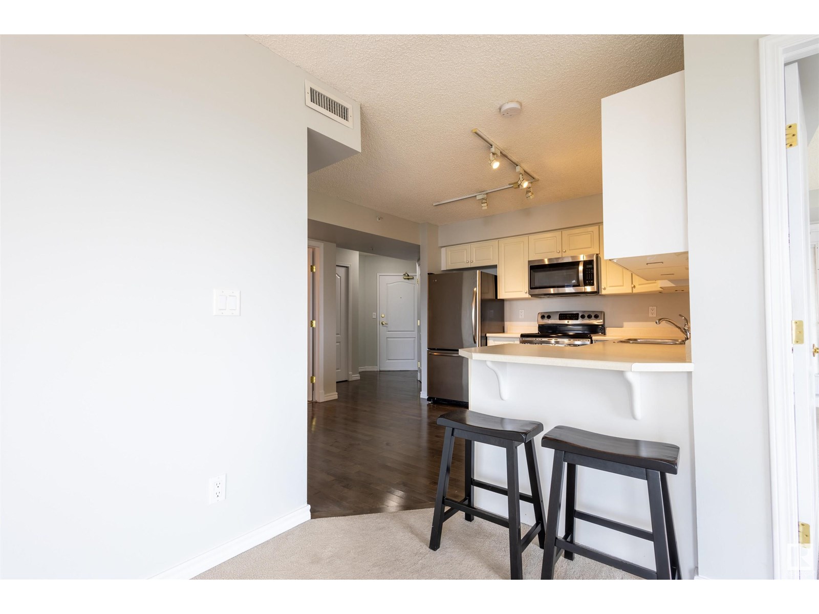 Photo 14 of 1101 10649 Saskatchewan Dr Nw, Edmonton AB