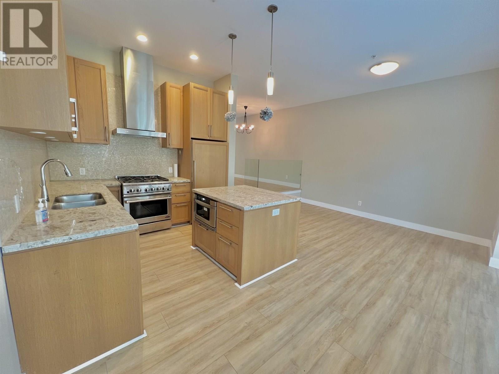 23 5879 GRAY AVENUE, Vancouver