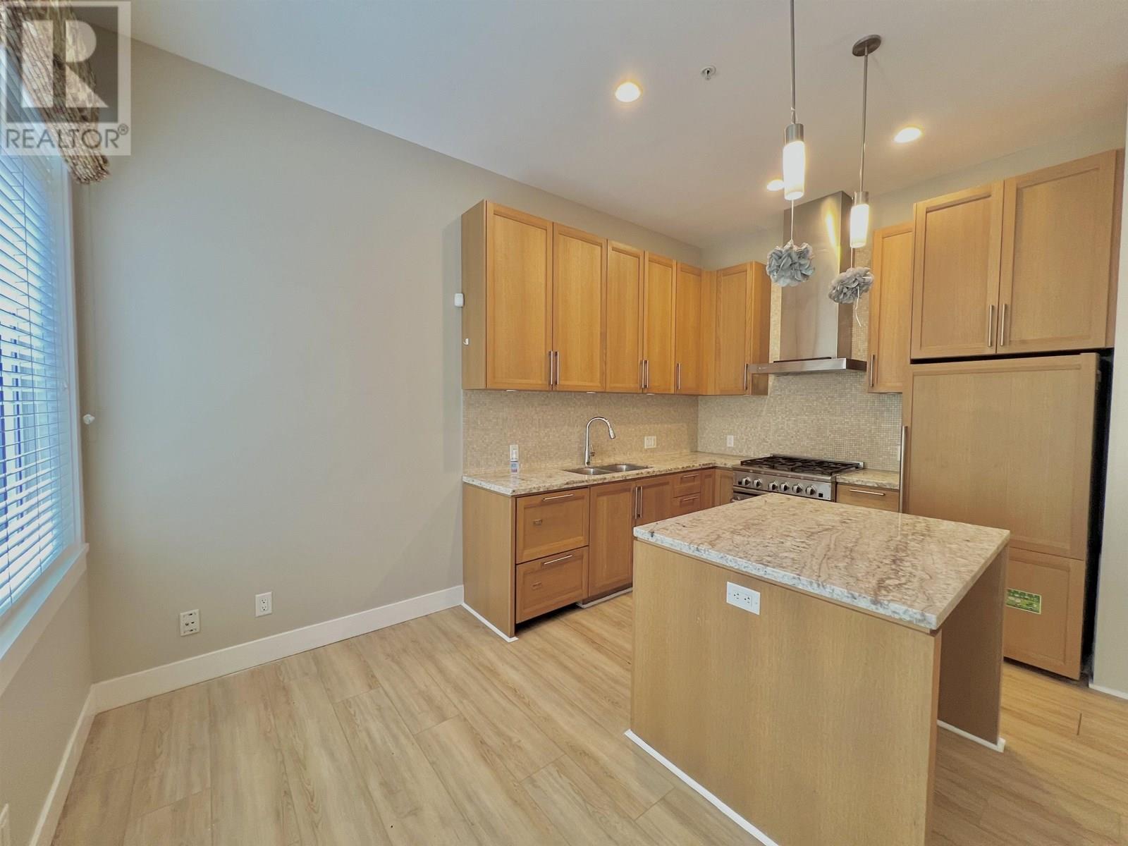 23 5879 GRAY AVENUE, Vancouver