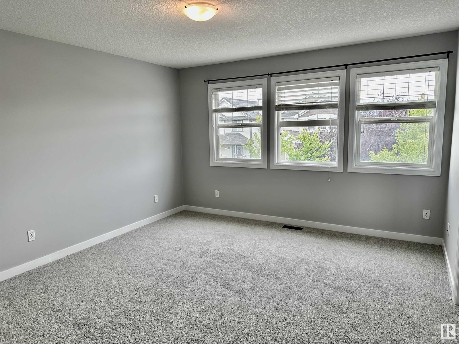 Photo 17 of 1130 37 A Av Nw, Edmonton AB