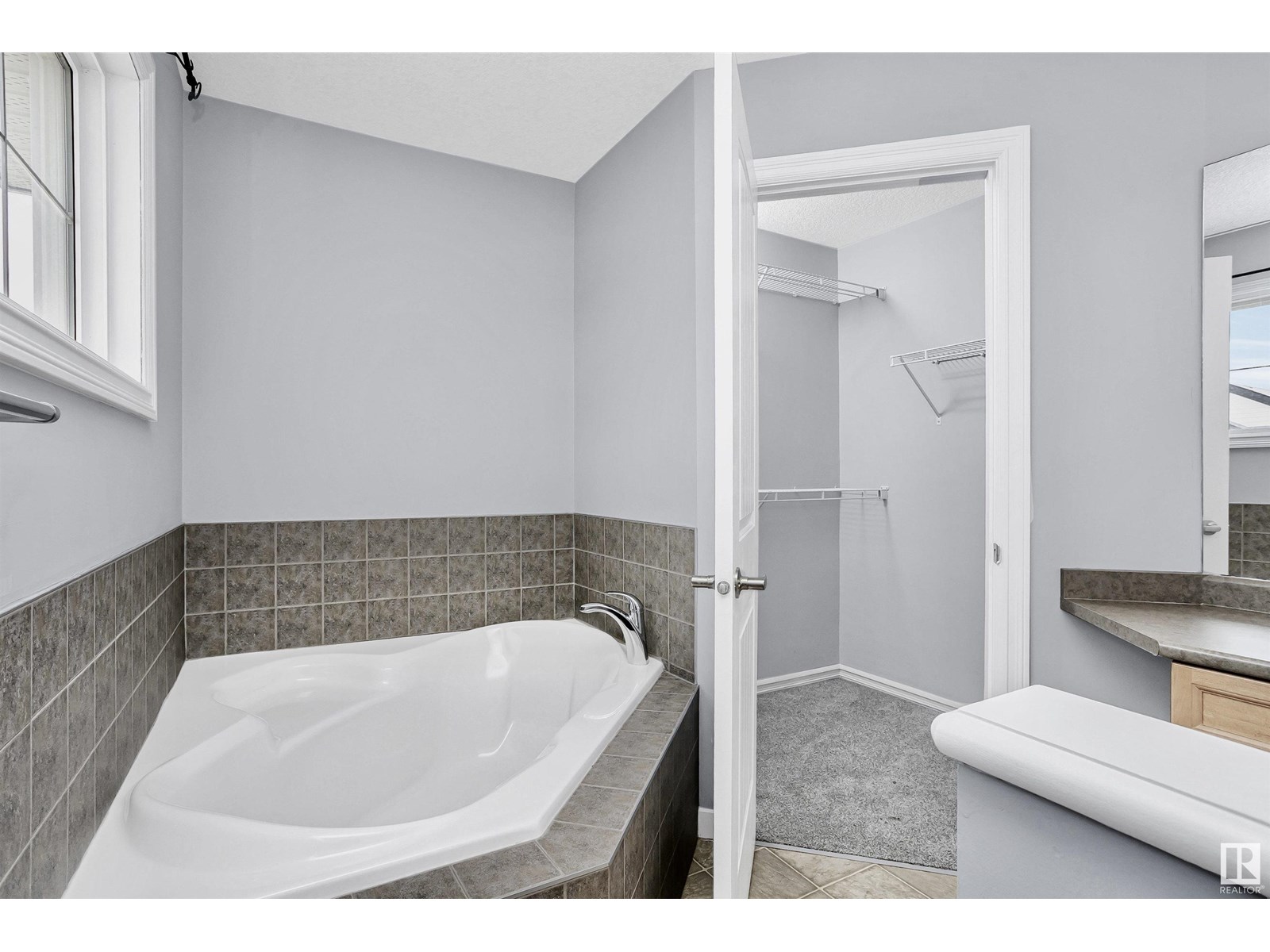 Photo 21 of 1130 37 A Av Nw, Edmonton AB