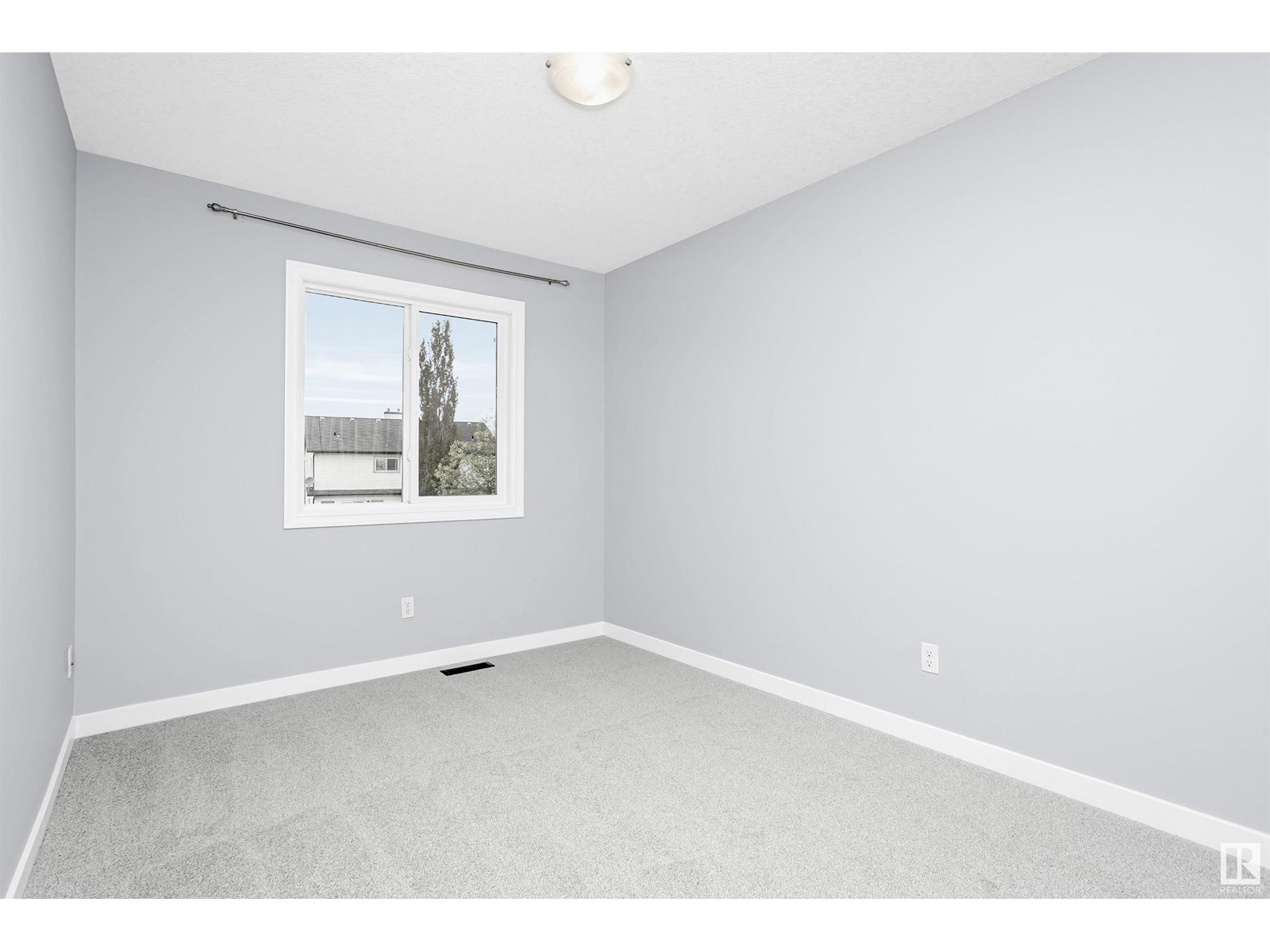 Photo 24 of 1130 37 A Av Nw, Edmonton AB