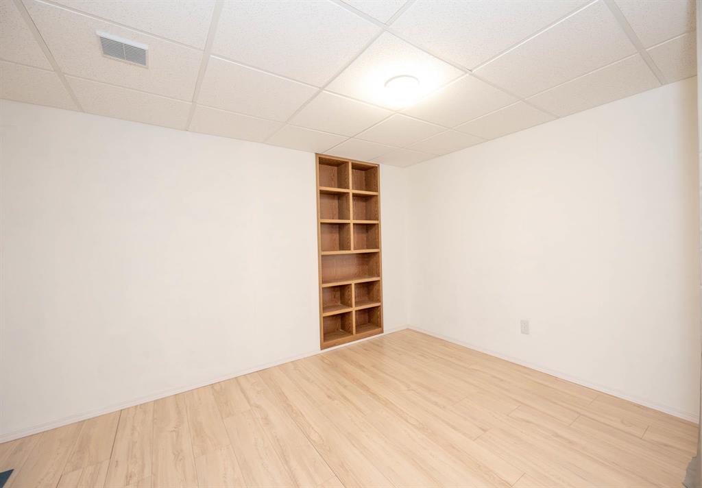Photo 10 of 15 1060 Dakota Street, Winnipeg MB