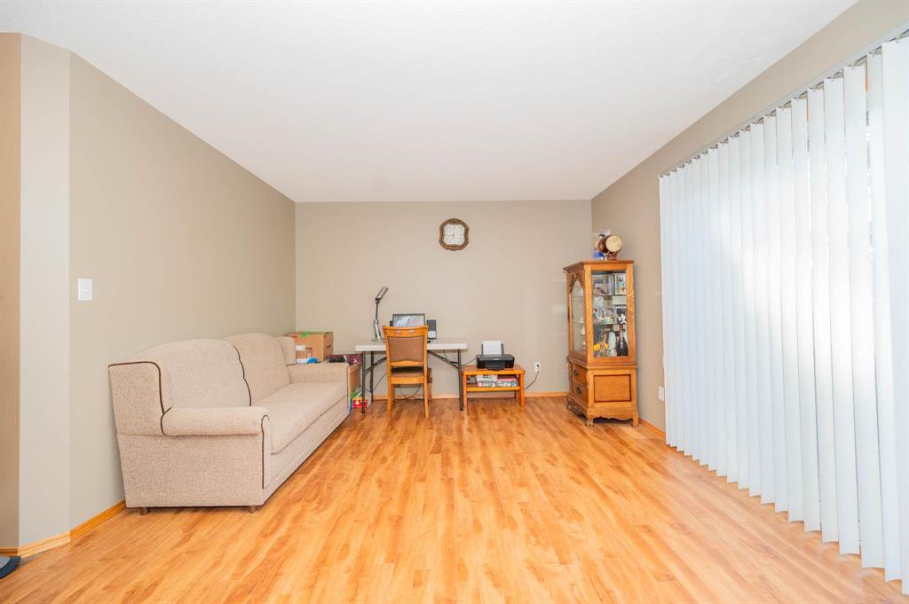 Photo 3 of 15 1060 Dakota Street, Winnipeg MB