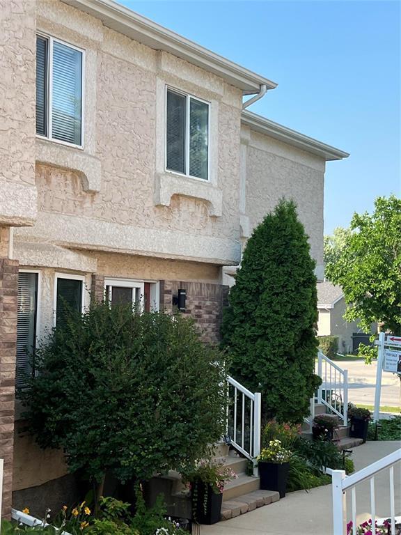 Photo 8 of 15 1060 Dakota Street, Winnipeg MB
